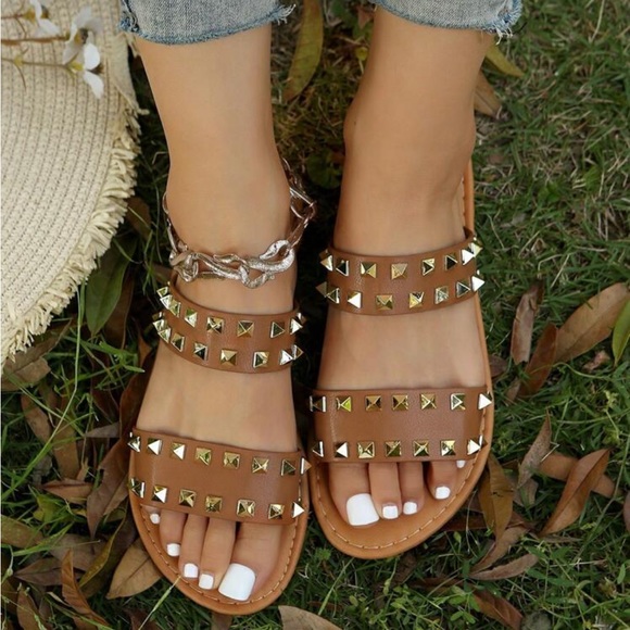 Women's Fashionable Rivet Studded Strappy Flat Sandals - Picture 3 of 4